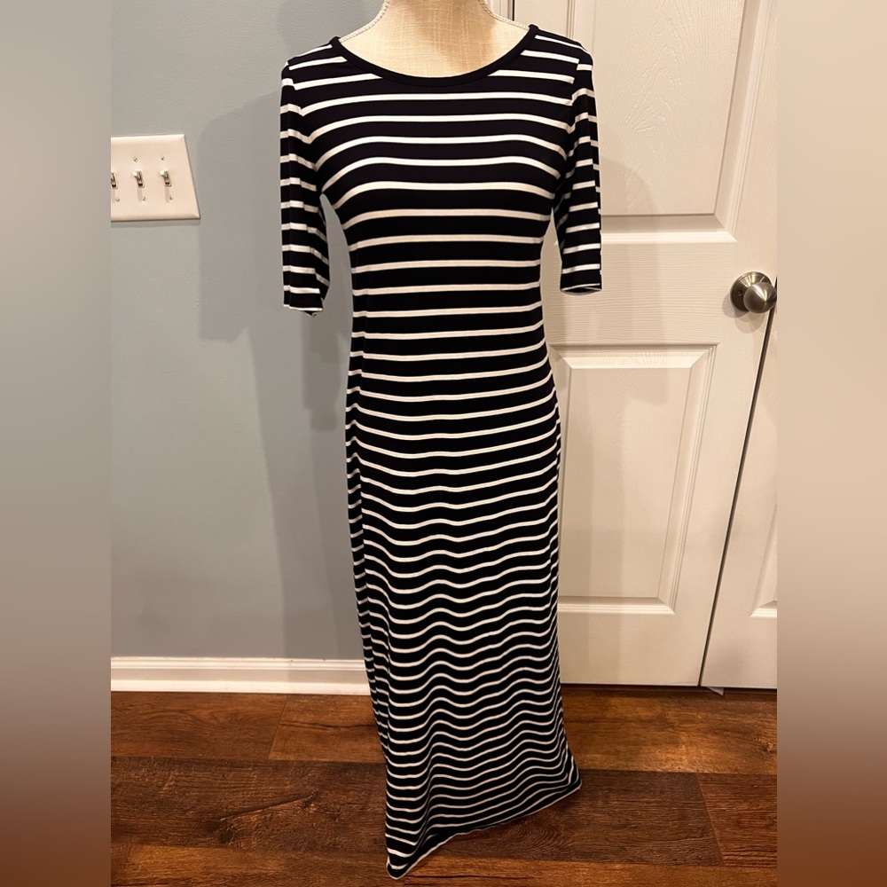 👗 Charming Charlie Maxi Dress